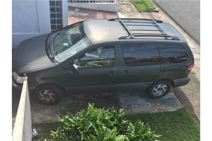 Toyota Sienna 2001 en buenas condiciones.
