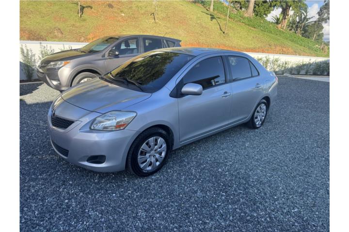 Toyota yaris aut full label y pintura origina