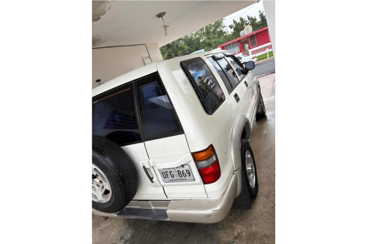 Isuzu trooper 1998 Blanca 4 puertas 127 mil m