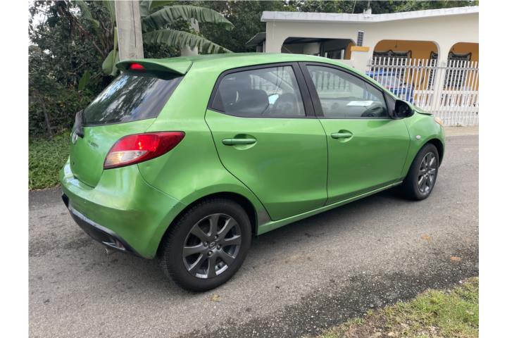 2011 Mazda 2  ( económica en Gasolina )