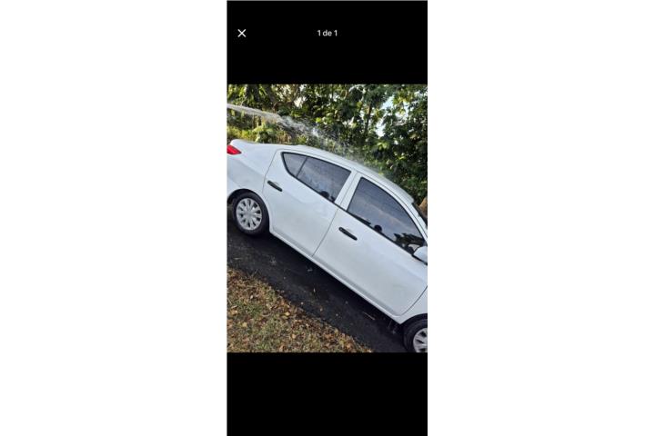Nissan versa  4 puerta 2018