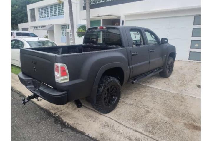 2006 Mitsubishi Raider