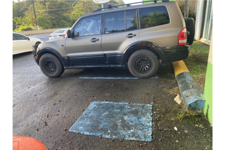 2005 Mitsubishi Montero
