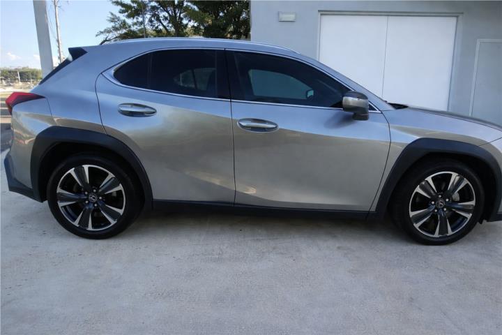 Lexus UX200 año 2021