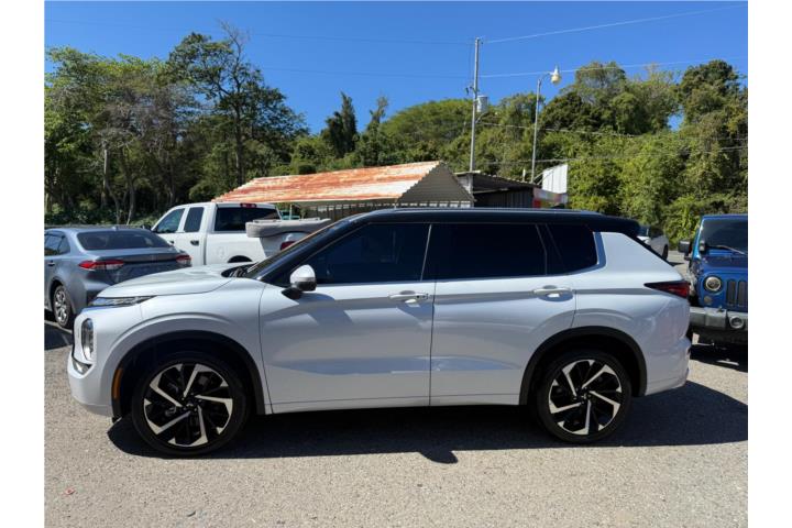 Outlander 22 tope de línea 3 filas capota car