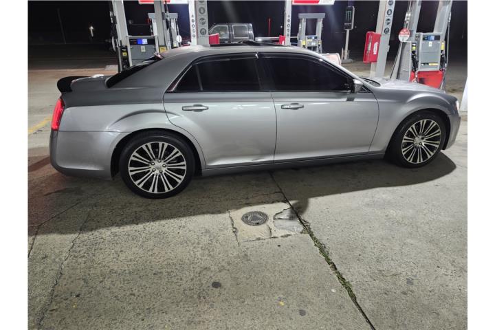 Chrysler 300c 2012 v8 hemi 61k