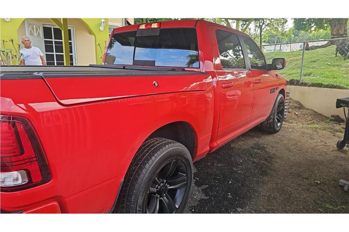 Ram box 4x4 Limited 5.7 cuerosa