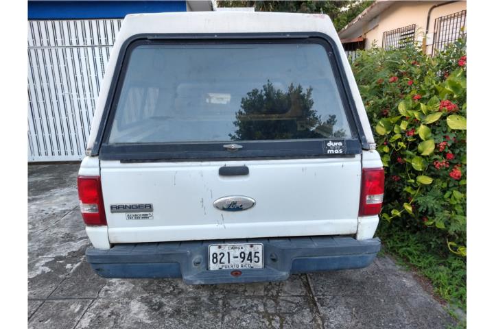 Ford Ranger 2006 con cabina y puerta