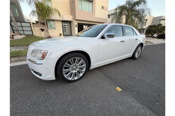 2012 Chrysler 300C HEMI