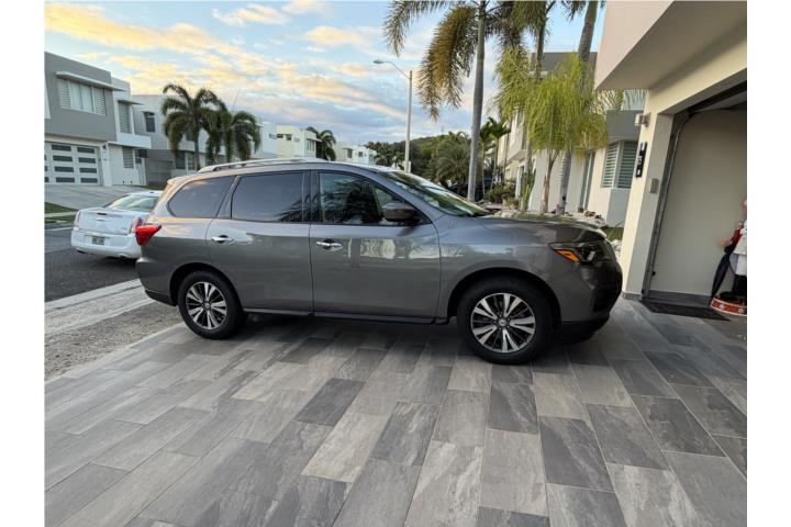 2017 NISSAN PATHFINDER S