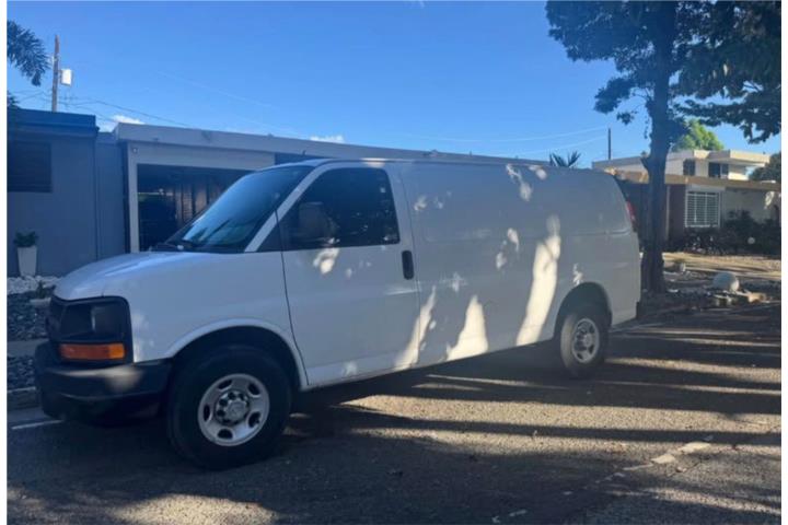 Chevrolet Express Van G2500