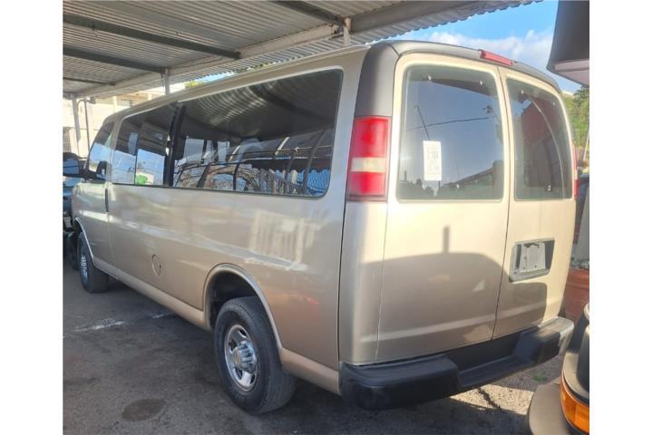 Chevrolet 15 Passenger Van