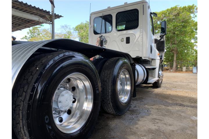 2014 Freightliner Cascadia, Cummins 450 engine
