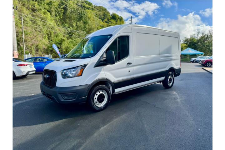 Ford Transit 250 Cargo Van Med Roof 2023
