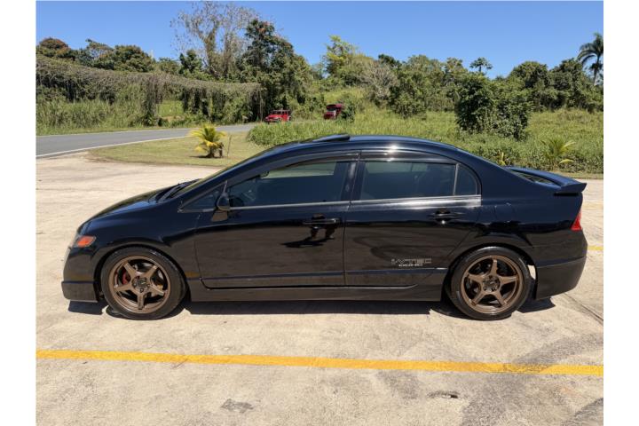 Honda Civic Si Sedan con Mejoras de Rendimiento