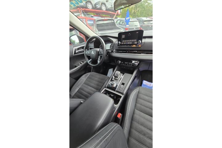 Mitsubishi Outlander 2022, 3 filas asientos.
