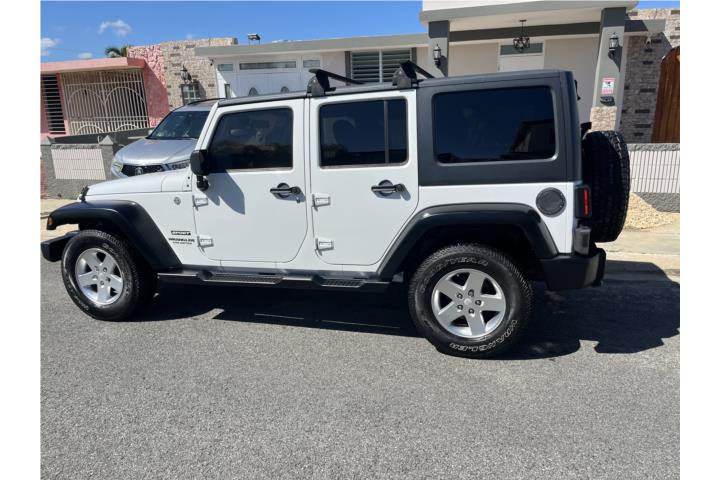Jeep wrangler 2012 $11,800