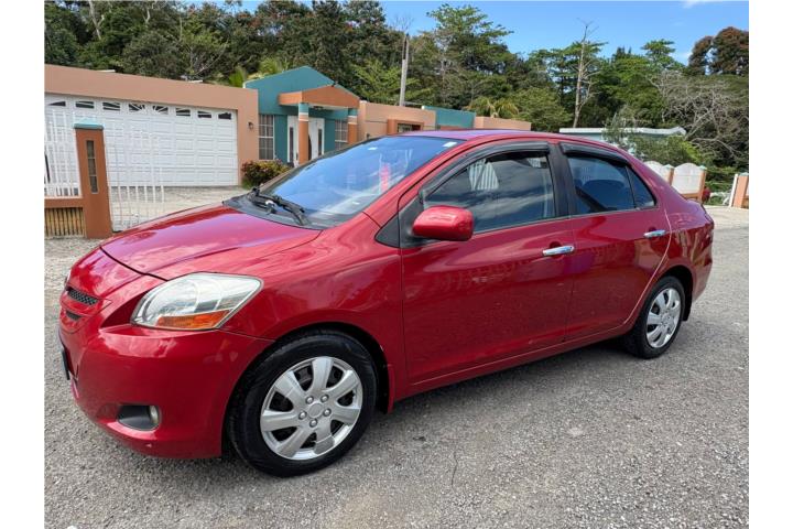 Yaris 2008, Automática, A/C, a mi nombre