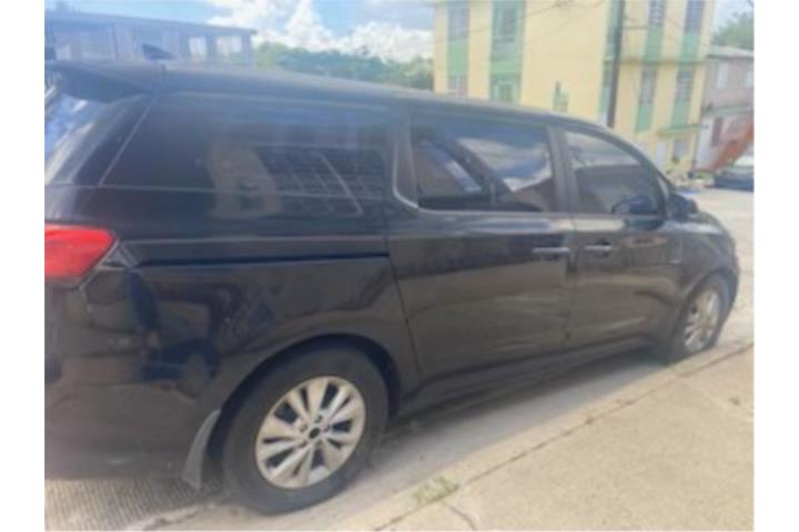 Kia Sedona 2018 con motor dañado