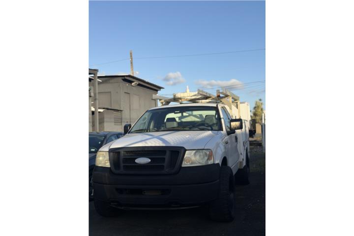 Ford F150 2006 con Caja de Servicio