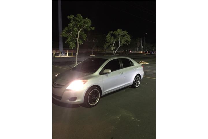 Toyota yaris ano 2007 Std.