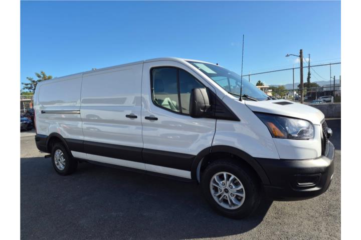 2023 Ford Transit 250 cargó