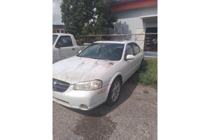 Se vende para piezas nissan maxima se 2000