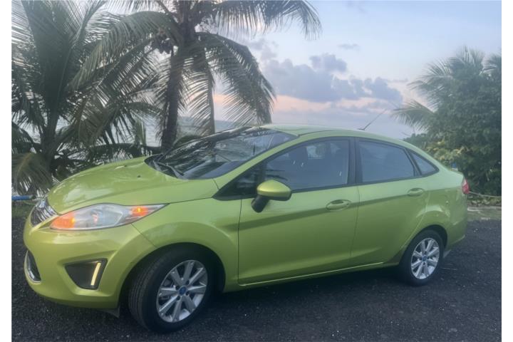 Ford Fiesta SE 2012