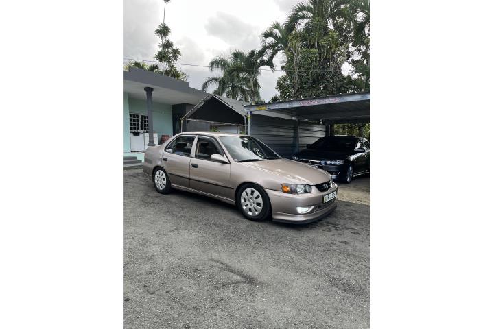 Toyota Corolla 2001 99 mil millas tiene aire