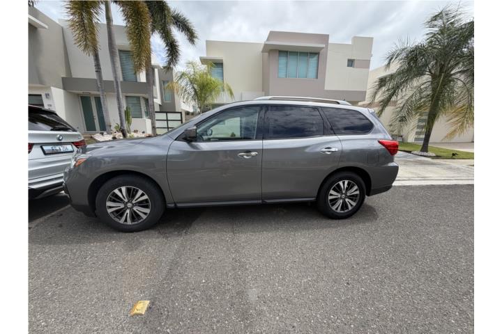 2017 NISSAN PATHFINDER S