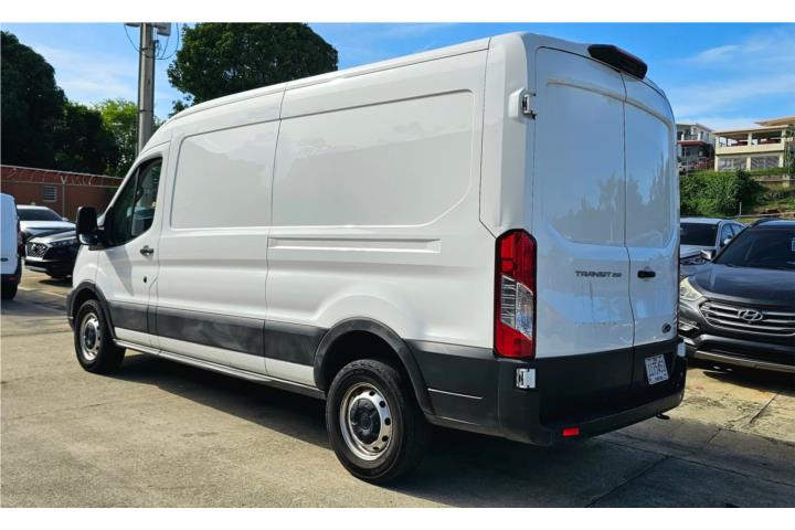 Ford Transit 250 2023