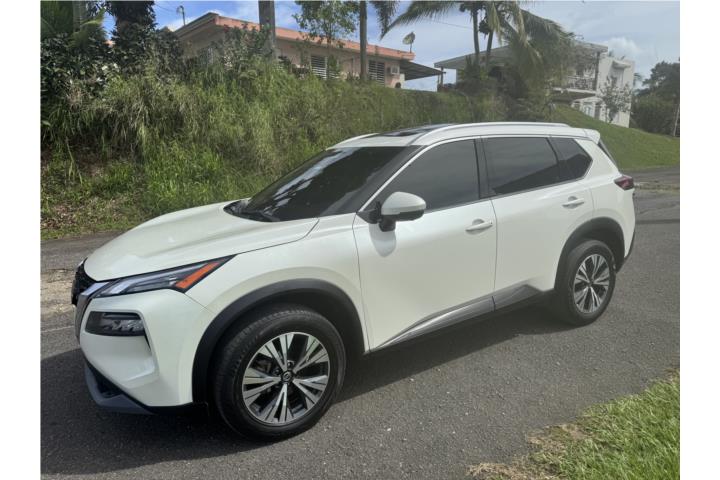 Nissan Rogue año 2021 Blanca perla