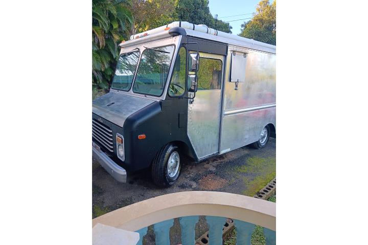 Food truck equipado para trabajar de inmediat