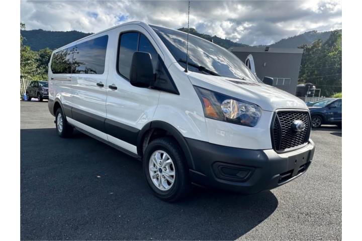 Ford Transit Passenger Van del 2023