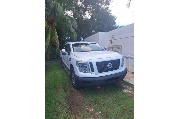 2018 Nissan Titan XD SL