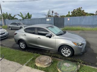 Toyota Puerto Rico Yaris sedan 2017 color gris