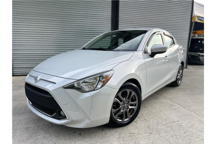 Toyota Yaris XLE Único en el Mercado