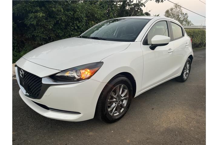 Mazda 2 2021 18 mil millas un solo dueño
