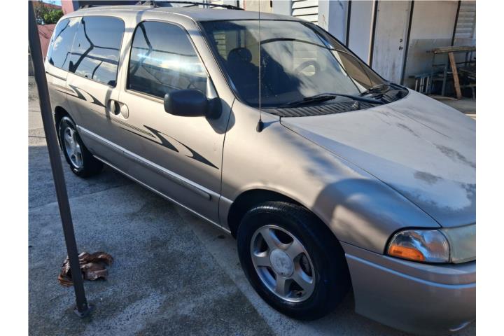 Mini van Nissan 2001