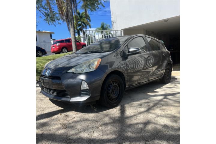 Toyota Prius C 2013 chocado por detras