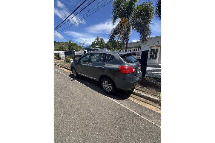 Nissan Rogue Sport 2013 87,000 millas