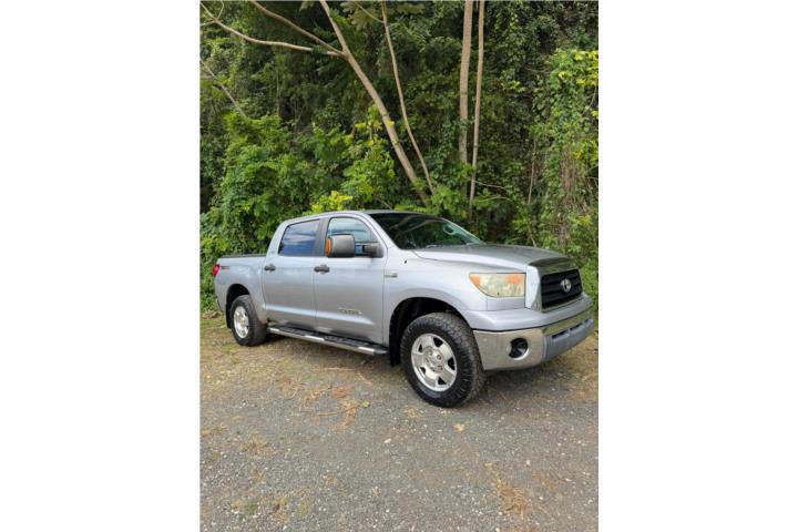 Toyota tundra 2008 4x4 160 millas 4 puertas