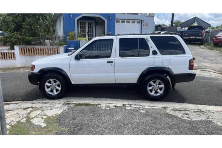 Nissan phaifander 1997 3.3 $3,000