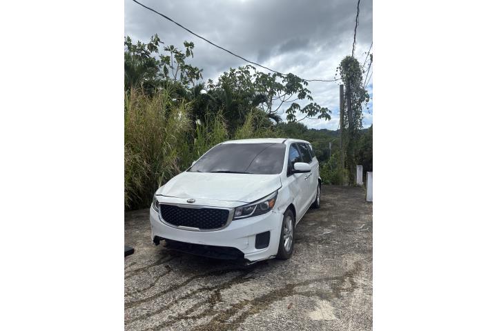 Kia Sedona 2018 aut 60 mil millas