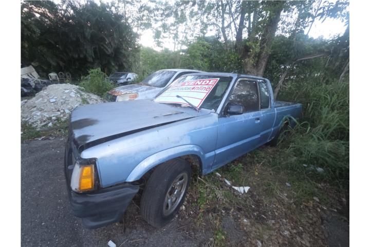 MAZDA B2200 1990 CABINA Y MEDIA