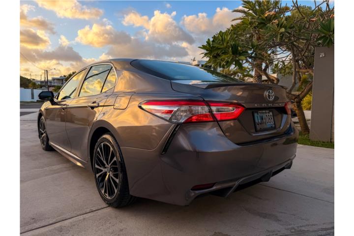 Toyota Camry SE 28K millas $18,800 REAL
