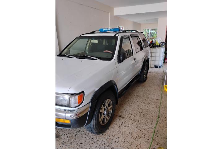 Nissan pantfider 1999 en 1300