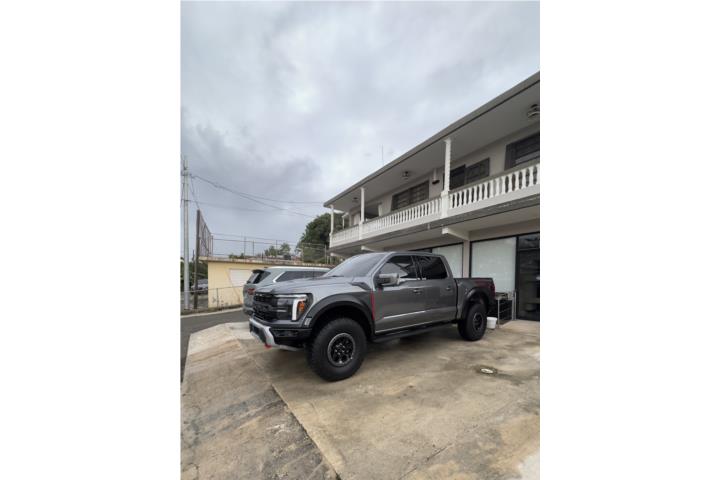 2025 Raptor 37 con 1,400 millas