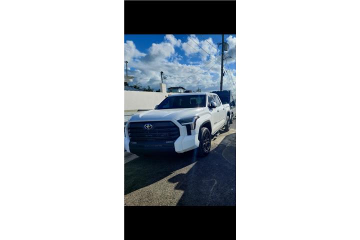 Toyota tundra sr5 premium package 2025