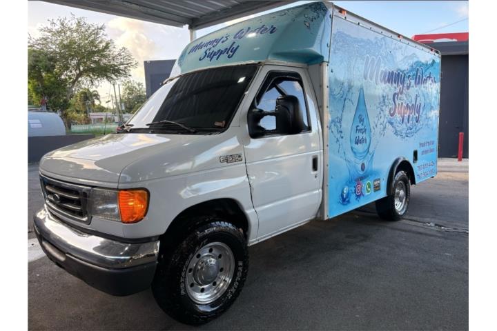Ford E-350 2005 5.4 12 pies cajon seco